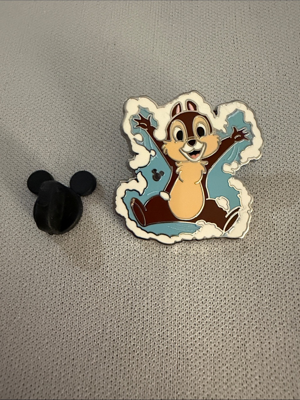 Disney chip winter pin hidden Mickey mystery